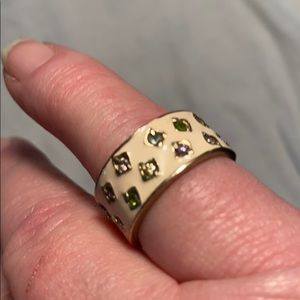 Ring -cream color with different color stones